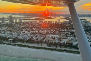 Miami Beach: Private Romantic Sunset Flight with Champagne
