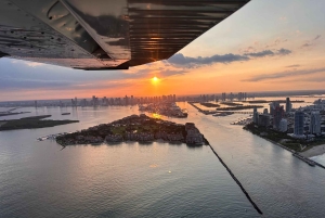 Miami Beach: Private Romantic Sunset Flight with Champagne