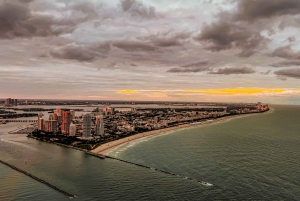 Miami Beach: Private Romantic Sunset Flight with Champagne