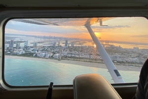 Miami Beach: Private Romantic Sunset Flight with Champagne