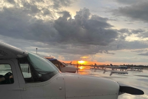 Miami Beach: Private Romantic Sunset Flight with Champagne