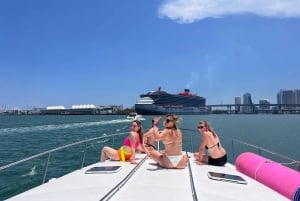 Miami Beach : Location d'un yacht privé avec capitaine et champagne
