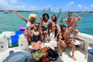 Miami Beach: Privat yachtudlejning med kaptajn og champagne