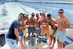 Miami Beach: Private Yachtvermietung mit Kapitän und Champagner