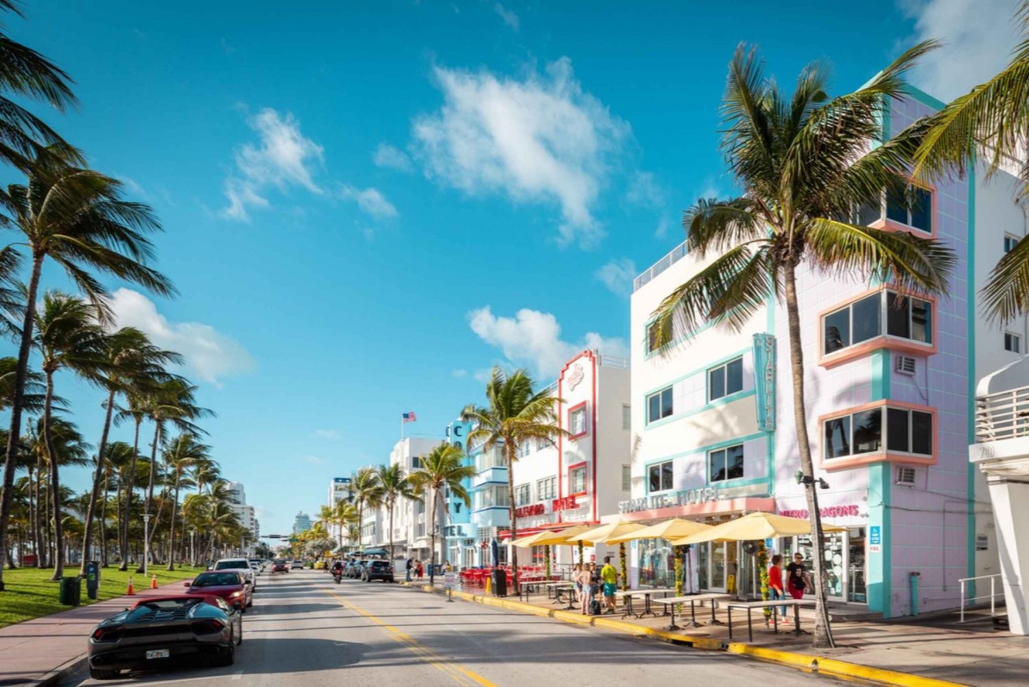 Miami Beach: Versace City Exploration Game