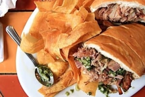 マイアミ：現地ガイドと一緒に屋台の食べ物を楽しむ最高のグルメツアーをお楽しみください