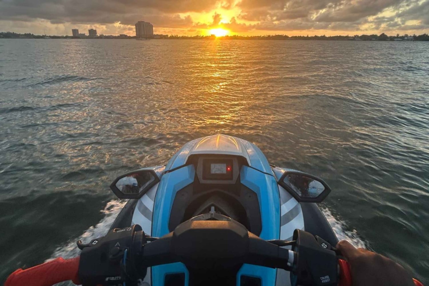 Miami: Alquiler de motos acuáticas en la Bahía de Biscayne y paseo en barco gratis