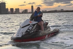 Miami: Alquiler de motos acuáticas en la Bahía de Biscayne y paseo en barco gratis
