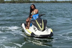 Miami: Alquiler de motos acuáticas en la Bahía de Biscayne y paseo en barco gratis