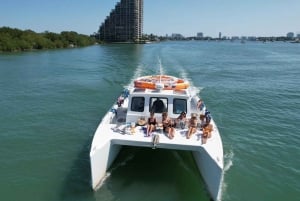 Miami: Fiesta diurna en barco con moto acuática, bebidas, música y tubing