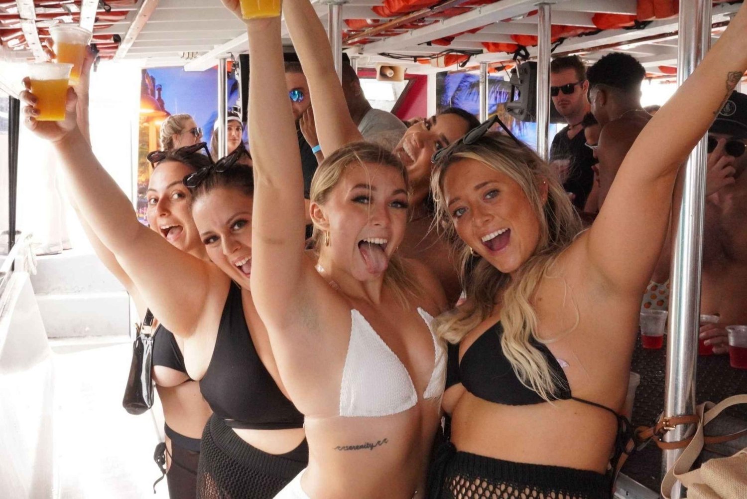 Miami: Booze Cruise Boat Party med DJ, snacks og åben bar