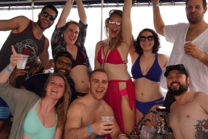 Miami: Booze Cruise Boat Party med DJ, snacks og åben bar