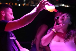 Miami: Booze Cruise Boat Party mit DJ, Snacks und Open Bar