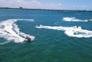 Miami: Cruzeiro de Catamarã com Pacote de Esportes Aquáticos e Festa