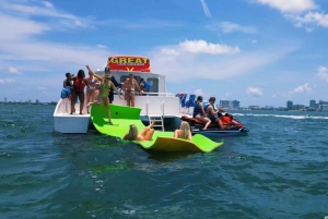 Miami: Cruzeiro de Catamarã com Pacote de Esportes Aquáticos e Festa