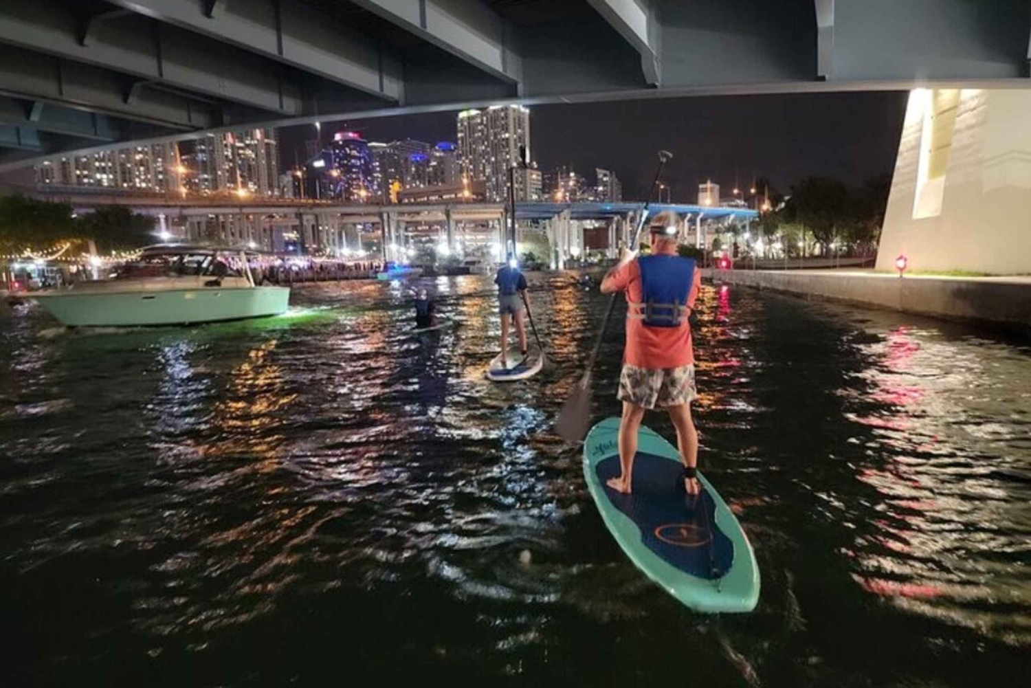 Miami: City Lights SUP tai kajakki yökierros