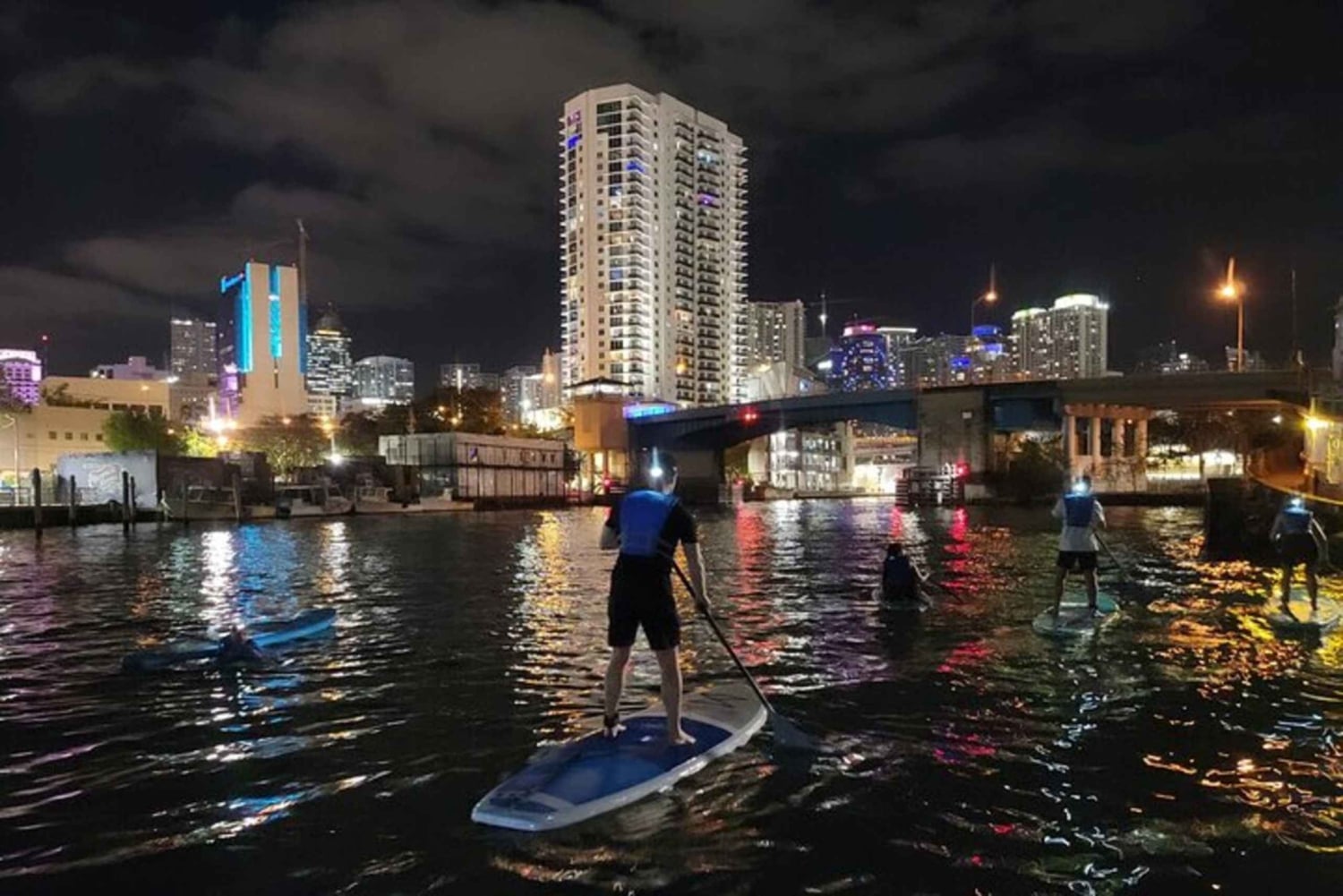 Miami: City Lights SUP o Kayak Tour nocturno