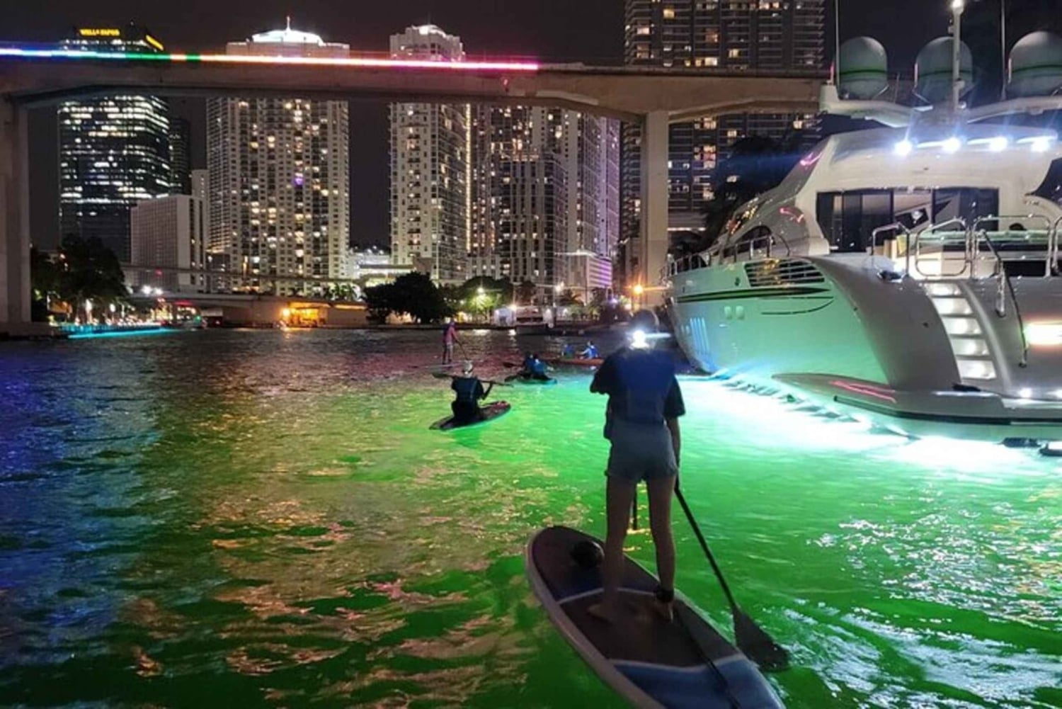 Miami: City Lights SUP o Kayak Tour nocturno