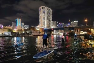 Miami: City Lights SUP o Kayak Tour nocturno