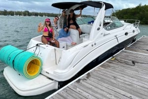 Miami: Day or Night Private Boat Rental/Tour with Captain