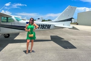 Miami: Downtown Private Airplane Tour with Soft Drinks