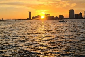 Miami: Enjoy this private Boat Cruise Tour, Sundeck 24Ft.