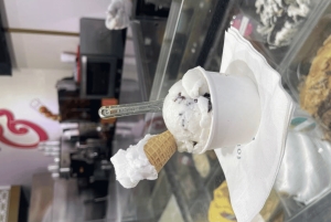 Miami: Food tour in French in a convertible Mustang or luxury SUV