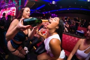 Miami: Bar Crawl guiado con descuentos en bebidas y entrada al club