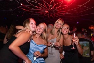 Miami: Bar Crawl guiado con descuentos en bebidas y entrada al club