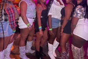 Miami: Bar Crawl guiado con descuentos en bebidas y entrada al club