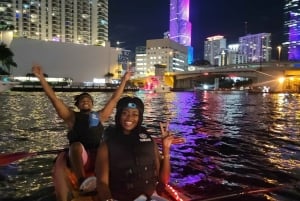 Miami: Tour noturno em caiaque com iluminação LED guiado e bebidas