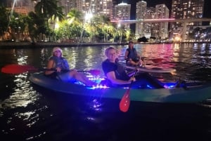 Miami: Avondtour met LED-verlichte kajak en drankjes