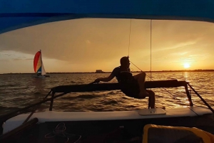 Miami: Intimate Sailing in Biscayne Bay w/ Food and Drinks