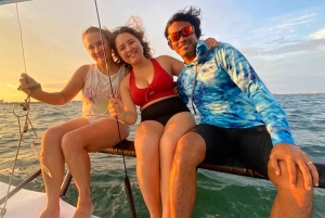 Miami: Intiimi purjehdus Biscayne Bayssä w/ruoka ja juomat