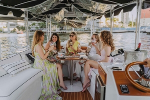 Miami: Luxe E-Boat Cruise met Wijn en Charcuterie Board