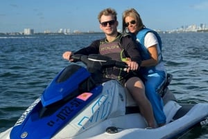 Miami: Paseo en moto acuática por Miami Beach con barco y bebidas