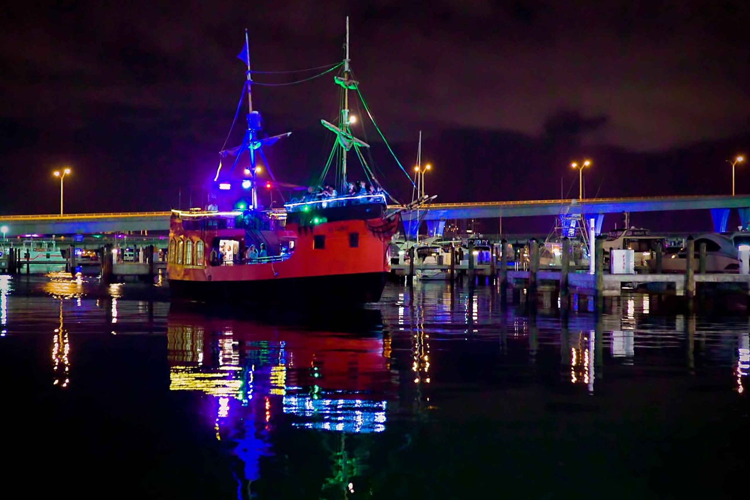 Crucero Miami Party Boat: ¡Luces de la ciudad y vistas del horizonte!