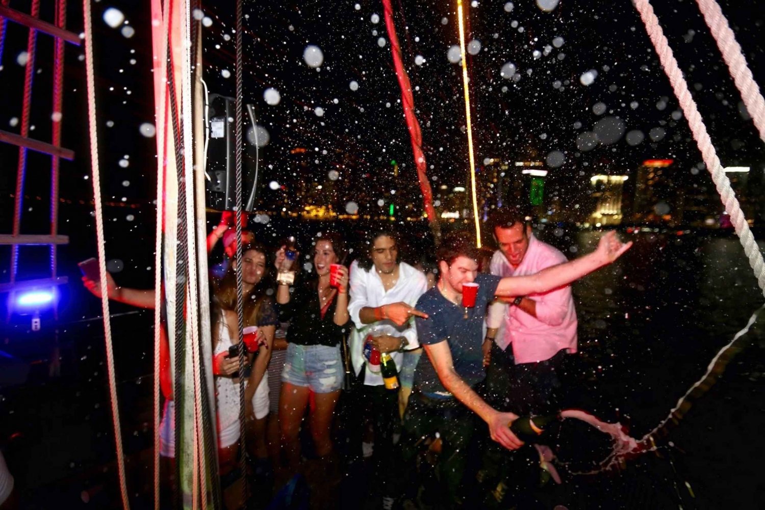 Cruzeiro em barco de festa em Miami