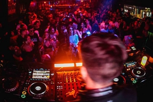 Miami: Fiesta en Autobús, Entrada al Club y Experiencia Nocturna de Barra Libre