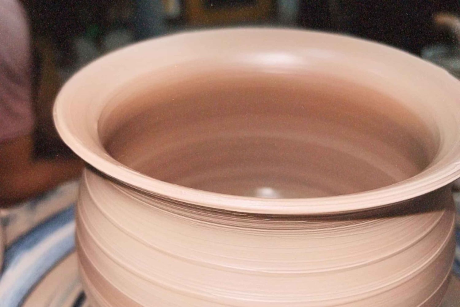 Miami: clase de alfarería con torno