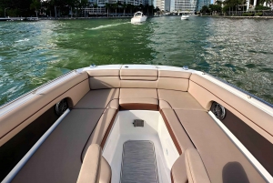 Miami : Visite privée du SeaRay SDX de 29 pieds avec vue sur la côte