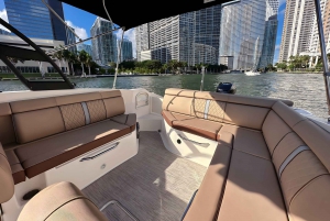 Miami : Visite privée du SeaRay SDX de 29 pieds avec vue sur la côte