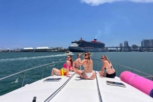 Miami: Private 52ft Luxury Yacht Rental with Captain
