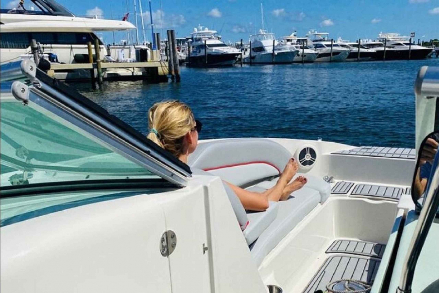 Miami: Wynajem prywatnej łodzi z szampanem i kapitanem