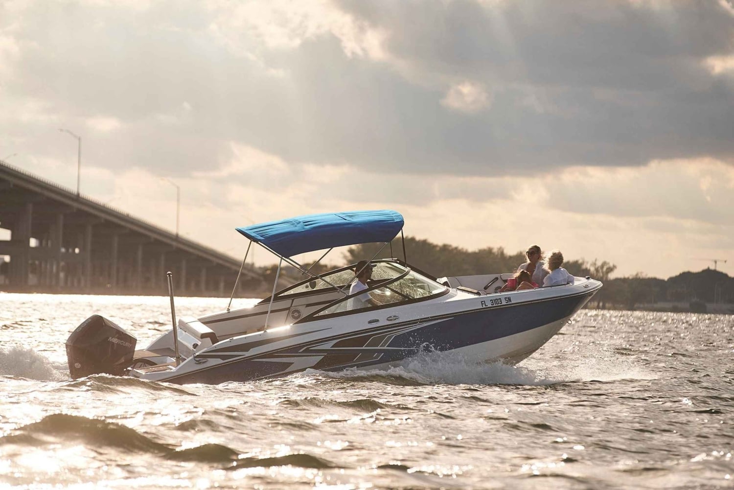 Майами: аренда частной лодки с шампанским и капитаном