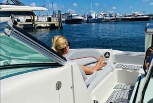 Miami : Location d'un bateau privé avec champagne et capitaine