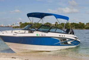 Miami: Private Boat Rental with champagne and captain
