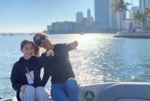 Майами: аренда частной лодки с шампанским и капитаном