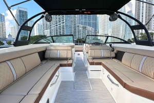 Miami: Prywatna wycieczka łodzią 29' SeaRay SDX Coastal Highlights Boat Tour