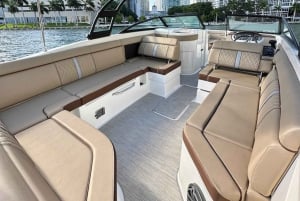 Miami: Sundeck Coastal Highlights Boat Tour: Yksityinen 29' Sundeck Coastal Highlights Boat Tour